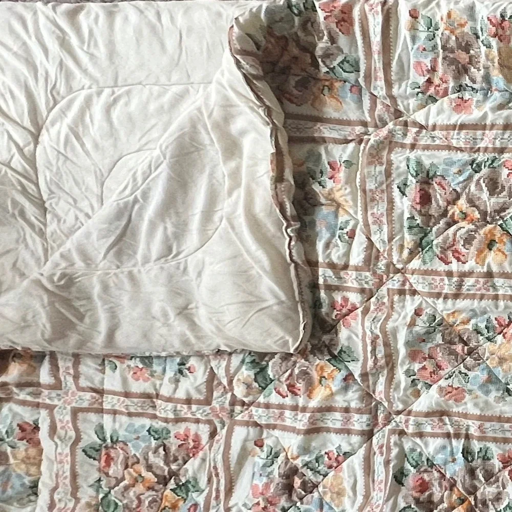 Vintage Floral Cross Stitch Print Quilted Comforter Bedspread Cottagecore 128x82